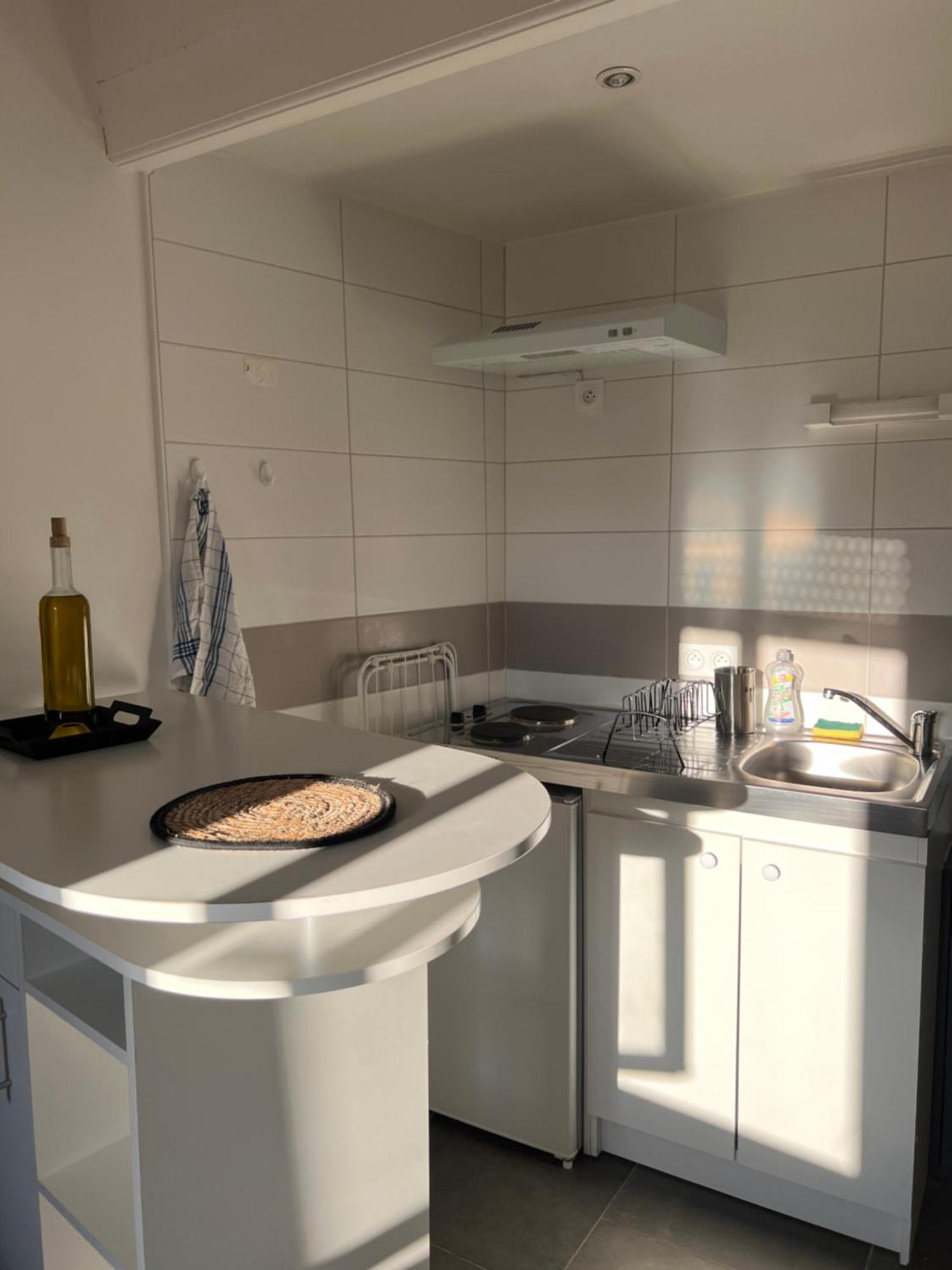 Cosy Studio Hyper Centre Avec Kitchenette & Climatisation Carpentras Luaran gambar